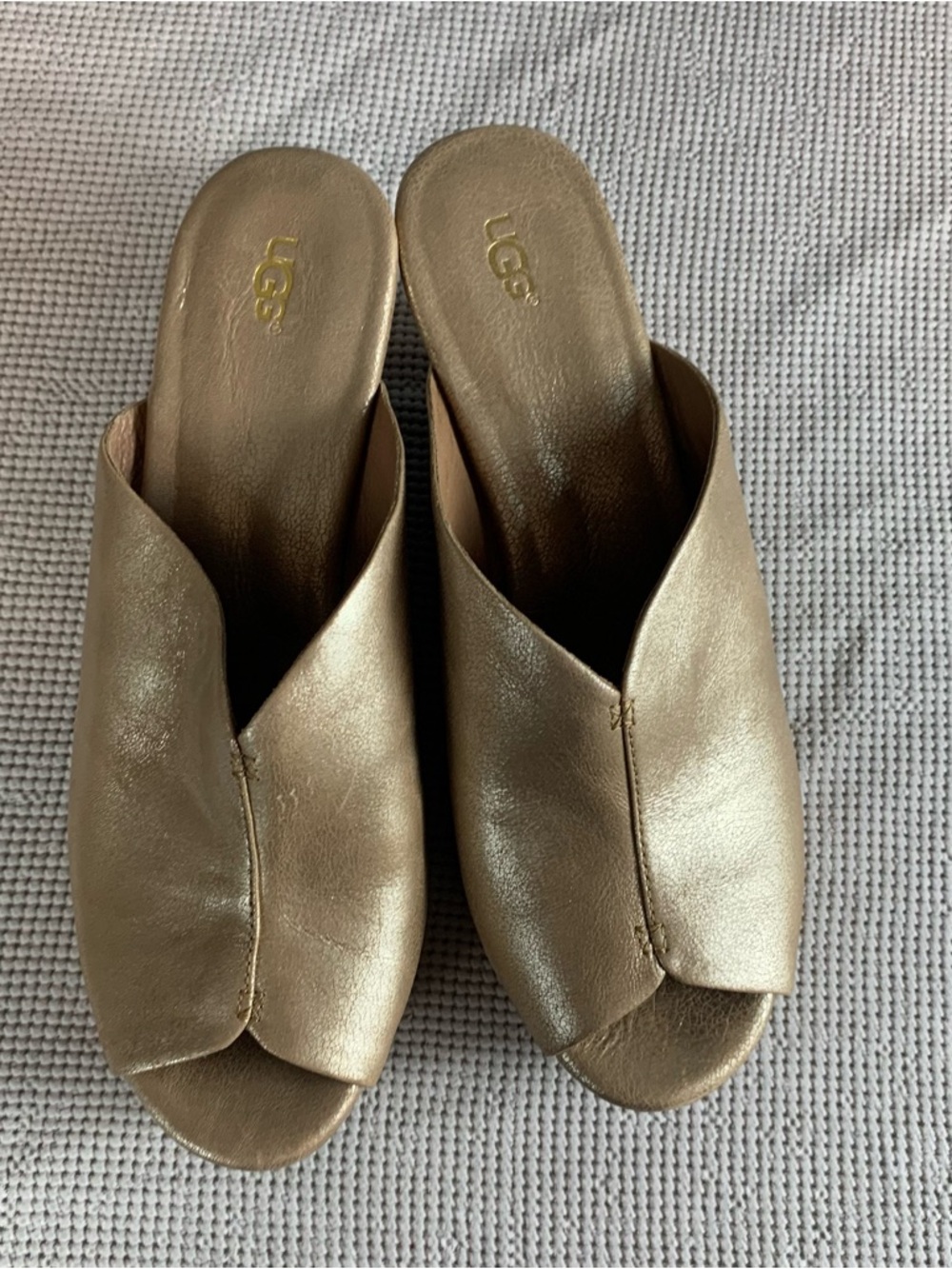 UGG Lucianna Gold Metallic Leather Cork Wedge Peep Toe Sandals 9.5 Womens